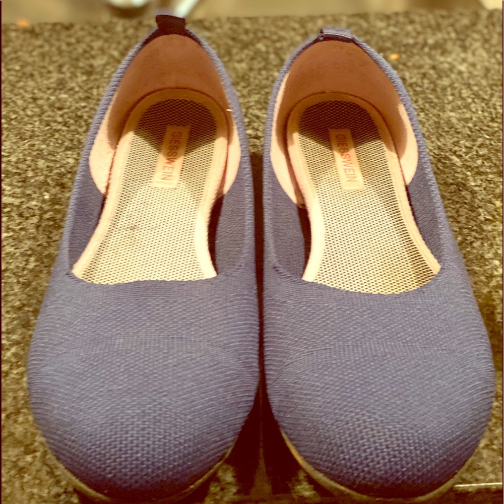 Giesswein Navy Flats